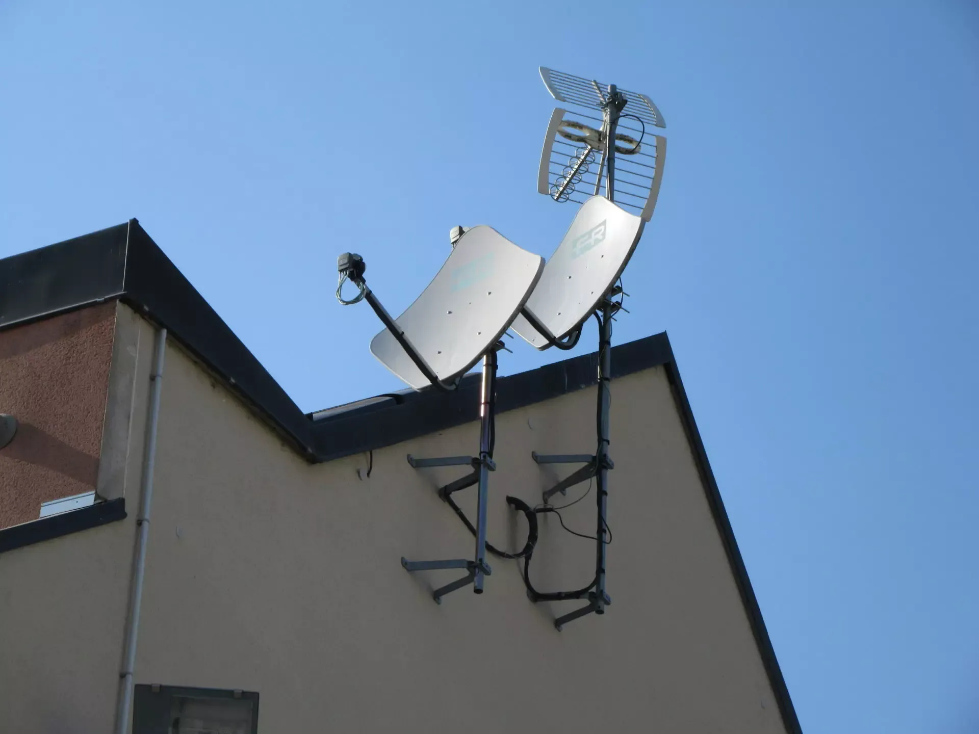Pose d'antenne télévision