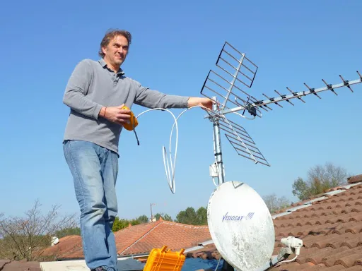Pose d'antenne télévision